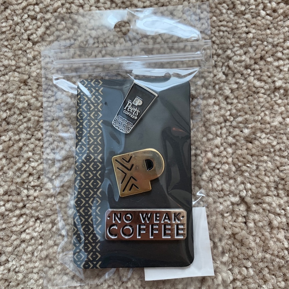 🌸 Peet’s Coffee Pin Set Collectible